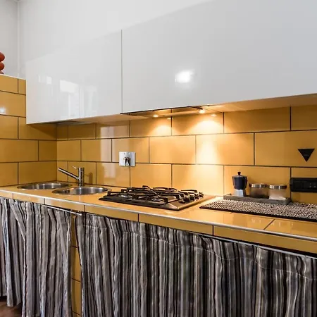 Centro Moderno E Spazioso Bilocale Lägenhet